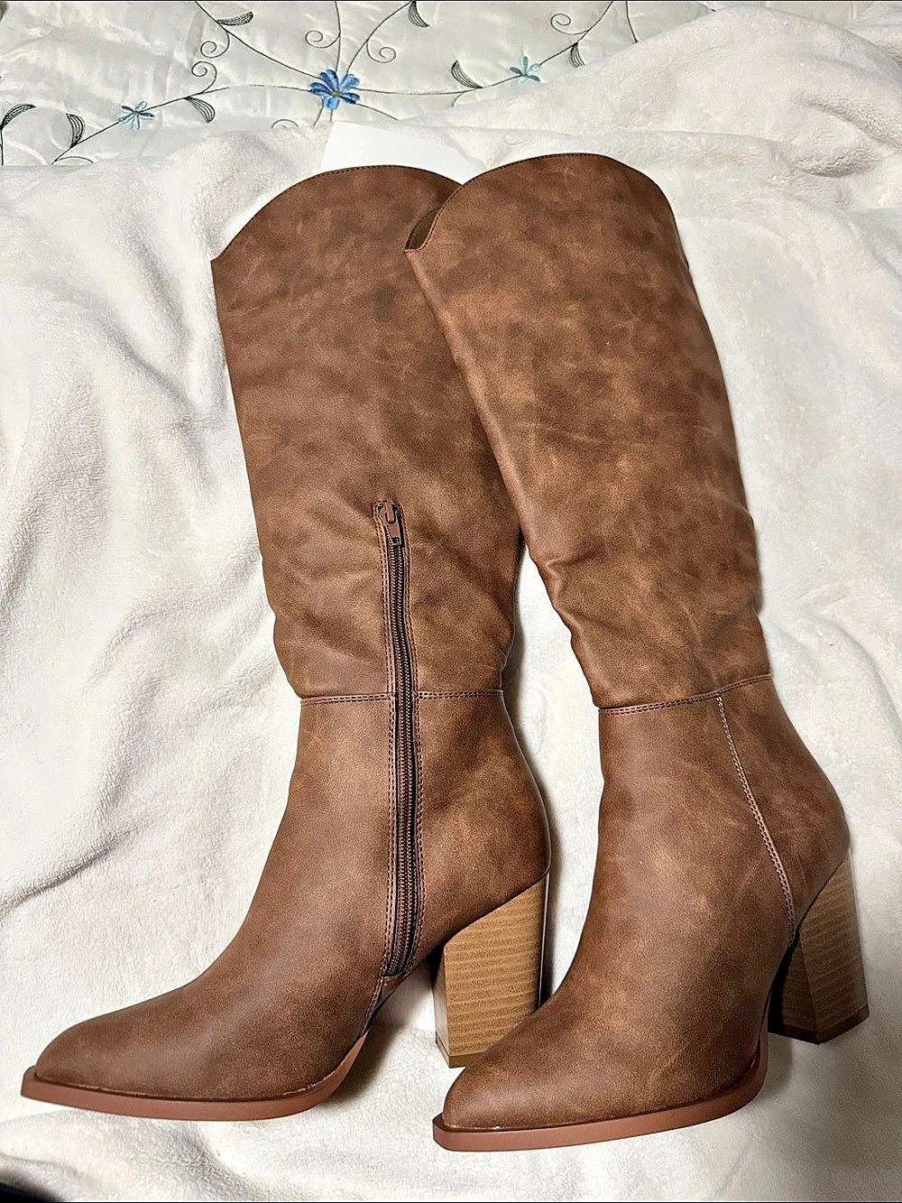 Women's Brown knee high Heeled Boots Like New
